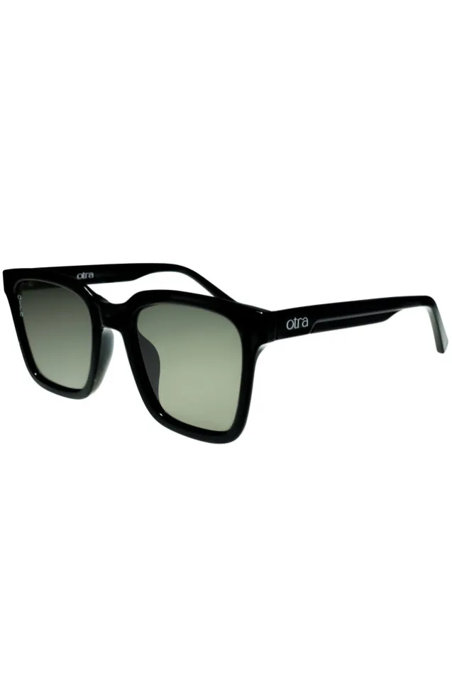 Fyn | Otra Black Oversized Classic Square Sunglasses
