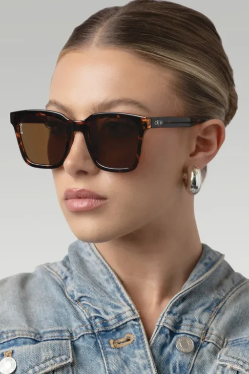 Fyn | Otra Tortoiseshell Oversized Classic Square Sunglasses